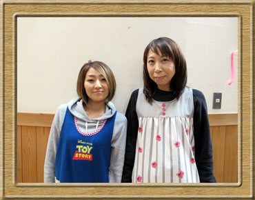 左から よしみ先生、りさ先生